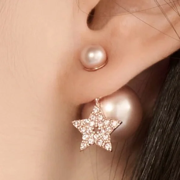 Dior Tribales Earrings
Pink-Finish Metal with Pink Resin Pearl and Crystals - Picture 6 of 16